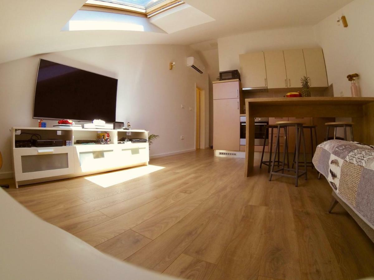 Geek Apartment Omiš Extérieur photo